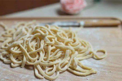制作粉条如何控制白矾用量,制作粉条工艺的秘诀解析