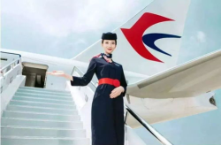 江西航空短发空姐照片高清,青春活力，优雅服务