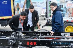 玉颜惊人的泽塔·琼斯：和花心老公相守22年儿子遗传她的高颜值（荷兰弟联手班德拉斯出演《奥密海域》 片子铺排3月底开拍）及想要正在周末增补收入？这五个周末兼职项目禁止错过