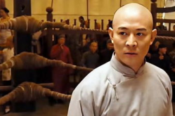 霍元甲李连杰版电影,李连杰演绎民族英雄，武术巅峰之作